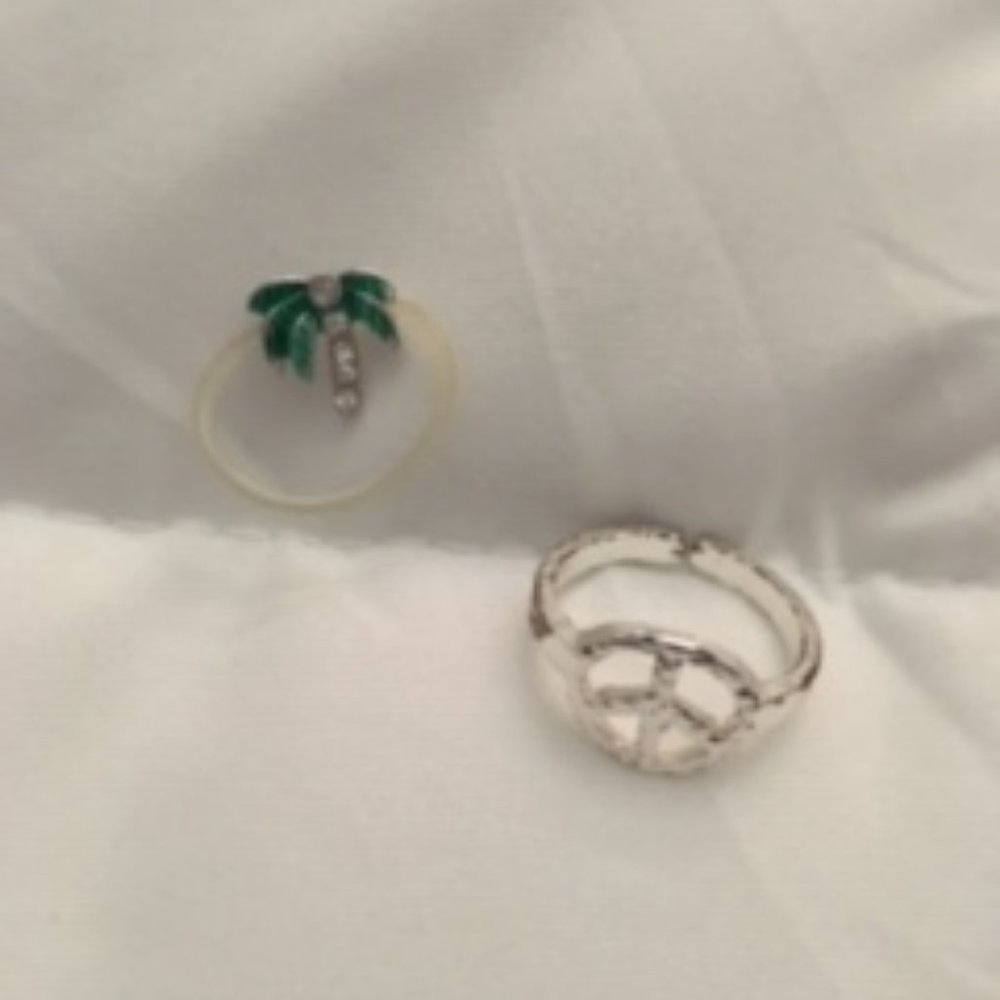 2 toe rings